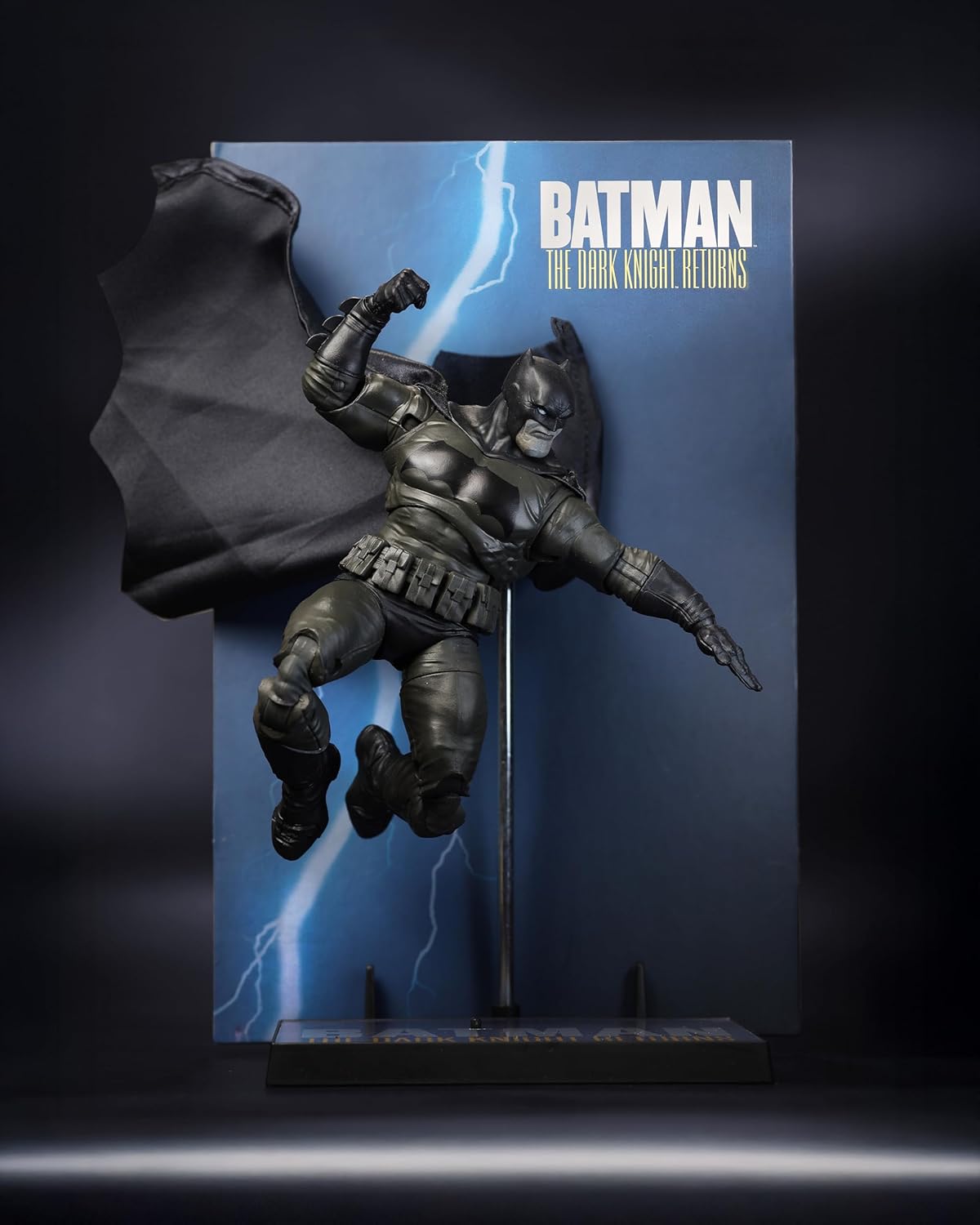 DC Multiverse - 7in Batman Action Figure (The Dark Knight Returns) Gold Label - McFarlane Toys